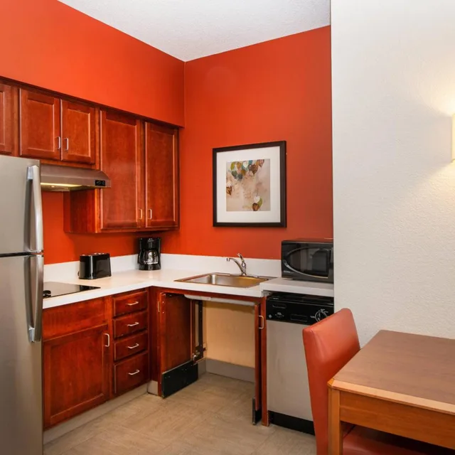 جناح بسرير كوين بغرفتي نوم مع أريكة، Residence Inn by Marriott Newark Silicon Valley 6/10