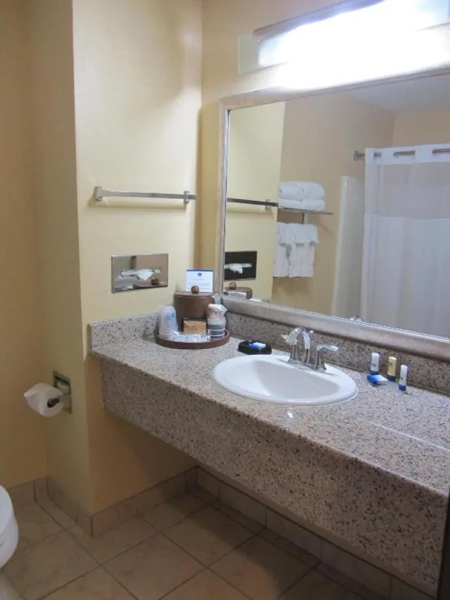 جناح بسرير كينج بإطلالة على البحر، Best Western Plus Seawall Inn and Suites By The Beach 5/5