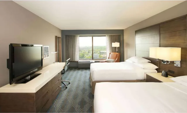 Renovated, 2 Queen Beds, Large, Doubletree By Hilton Bloomington Minneapolis South 3/7