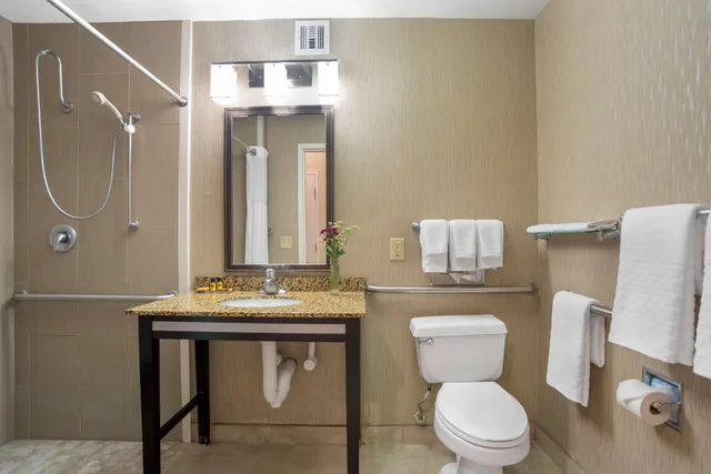 غرفة بسرير كوين، Best Western Plus Tallahassee North Hotel 9/9