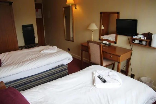 غرفة بسريرين منفصلين، Hylands Hotel 3/4