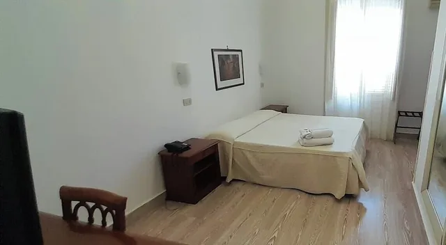 غرفة صغيرة بسريرين منفصلين، Hotel Tonic 1/1