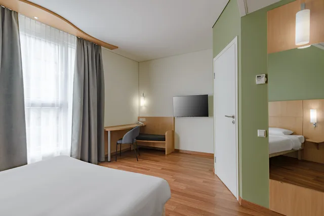 Room, 2 Double Beds, Ibis Kaunas Centre 7/10