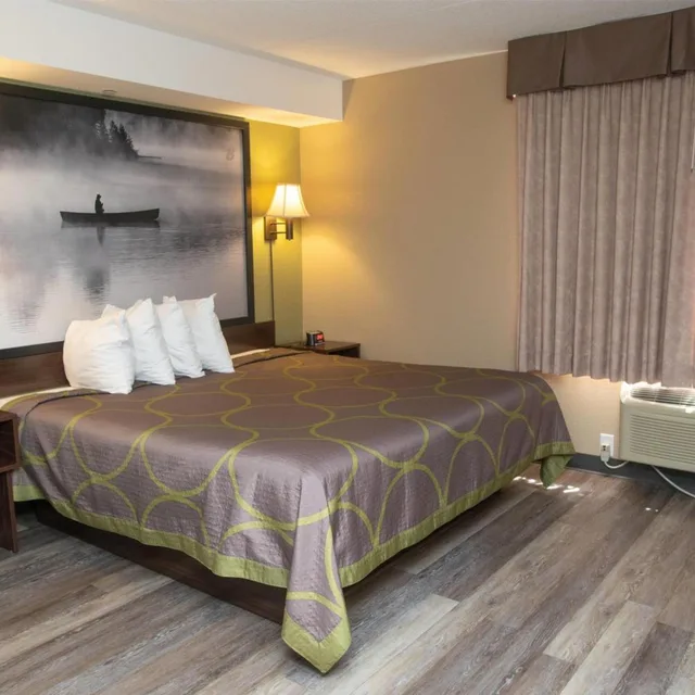 جناح استوديو بسرير كينج مع أريكة، Super 8 By Wyndham Mississauga 3/10