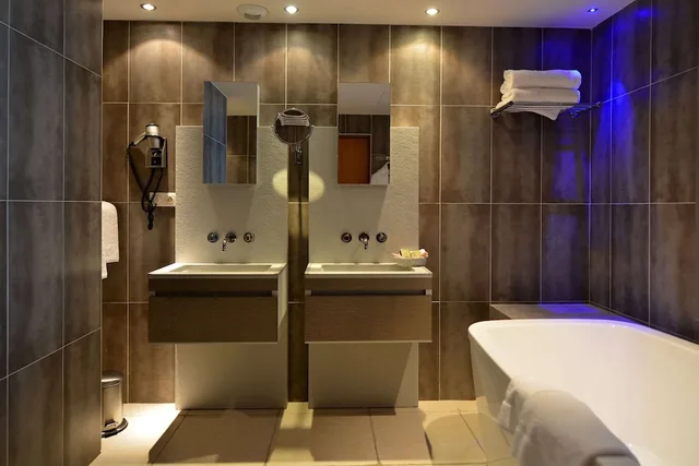جناح بسرير كينج بإطلالة على البحر مع أريكة، Hotel Dolce Vita 7/9