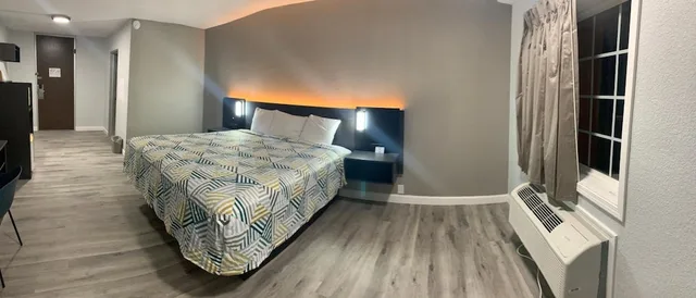 غرفة قياسية بسرير كينج للمدخنين، Motel6 Corbin, KY 3/7