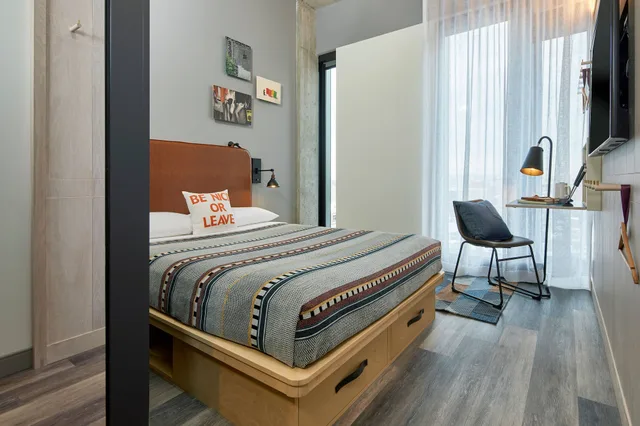 جناح بسريرين كوين، Moxy Columbus Short North 2/4