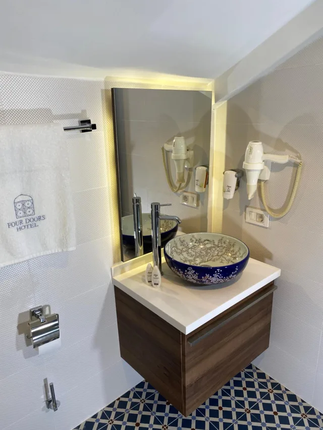 غرفة سوبيريور بسرير مزدوج بإطلالة على البحر، Four Doors Hotel 5/5