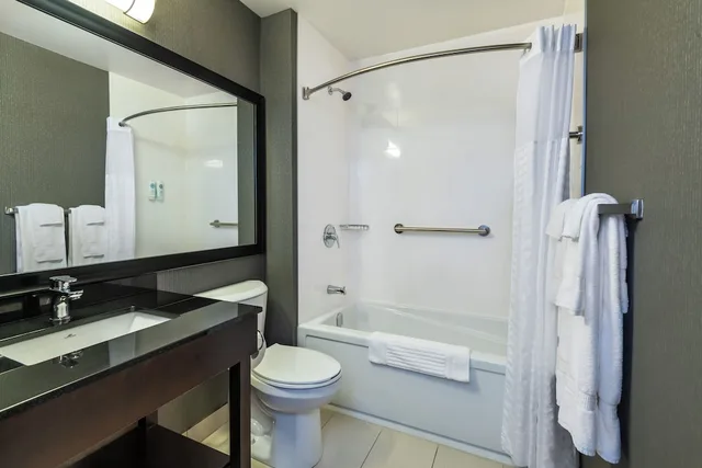 غرفة بسريرين كوين، Comfort Inn Sault Ste Marie ON 4/4