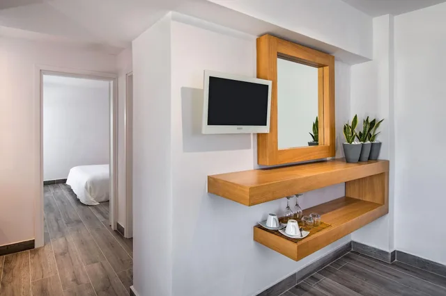 جناح استوديو شهر العسل بإطلالة على البحر، Thireas Hotel 10/10