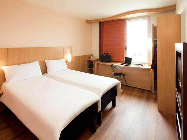 غرفة بسرير مزدوج مع سرير إضافي، Ibis Barcelona Santa Coloma 2/3