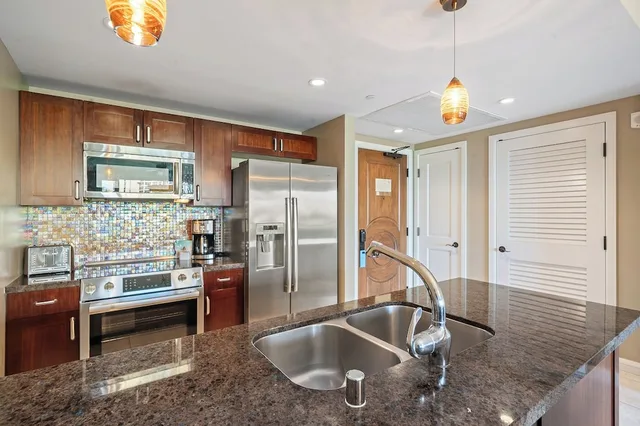 1 Bedroom, King Bed, 2 Sofa, Den, OUTRIGGER Honua Kai Resort & Spa 8/10