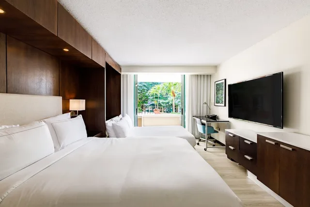 Deluxe, Murphy Bed, Queen Bed, Balcony، Doubletree By Hilton Hotel San Juan 3/10