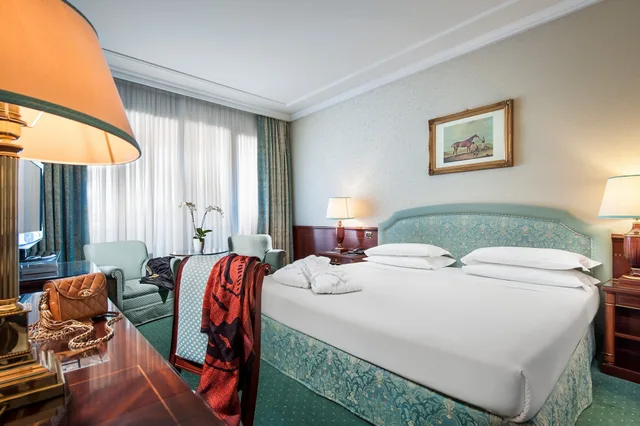 غرفة سوبيريور بسرير مزدوج، Royal Hotel Carlton 1/10