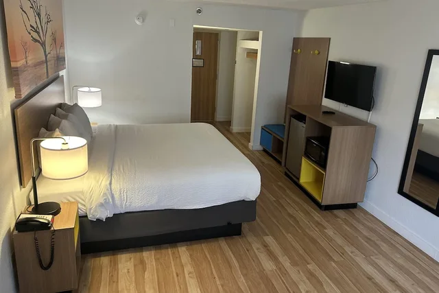 غرفة بسرير كوين، Days Inn By Wyndham Sherman 5/7
