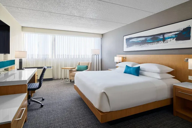 غرفة بسرير كينج، Delta Hotels Muskegon Convention Center 3/11