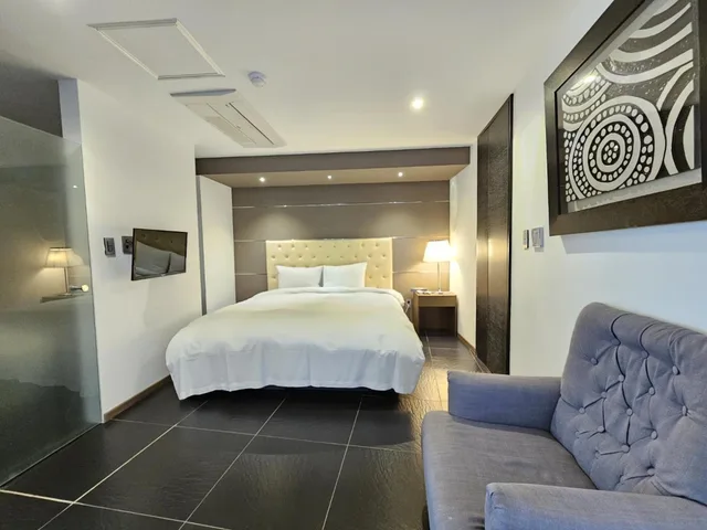Super, Standard, King Bed, Hotel Scarboro 1/2