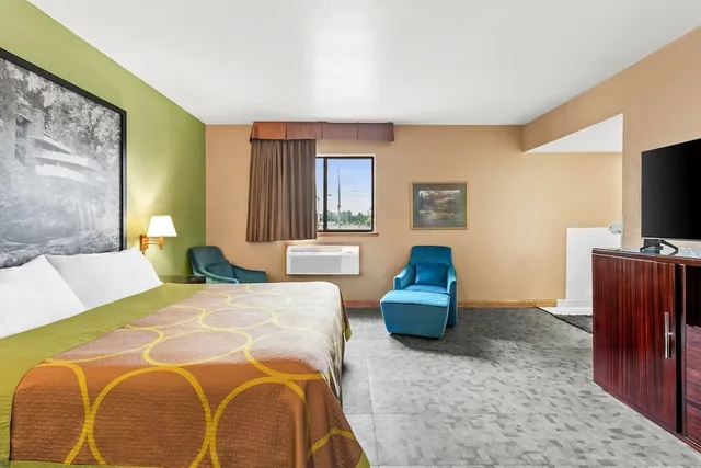 Suite, King Bed, Jetted Tub, Super 8 by Wyndham Uniontown PA 5/10