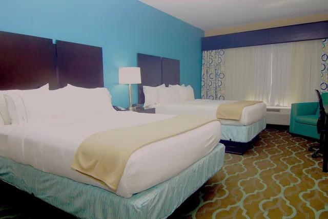 غرفة قياسية بسريرين كوين لذوي الإعاقة، Holiday Inn Express Suites Cuero 2/4