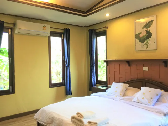 غرفة ديلوكس بسرير مزدوج بشرفة، Luang Chumni Village 1/4