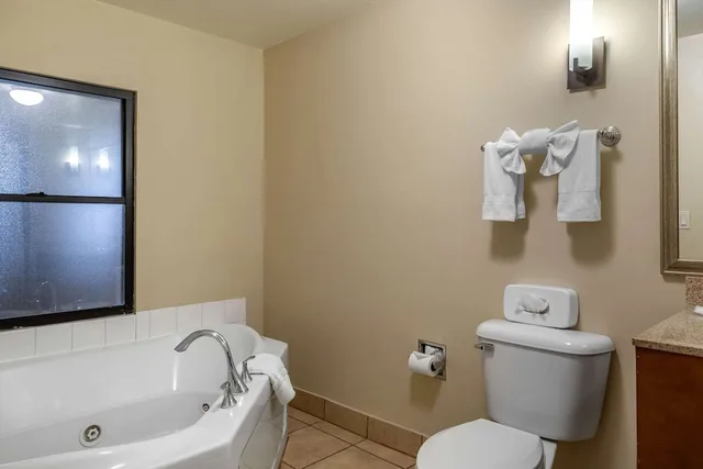 Upgrade, Suite, King Bed, Sofa، Comfort Suites Barstow Near I-15 4/4