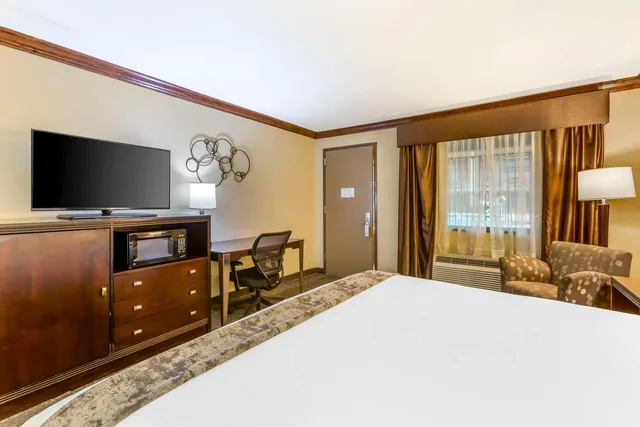 غرفة بسرير كينج لذوي الإعاقة، Best Western Plus Raton Hotel 2/4