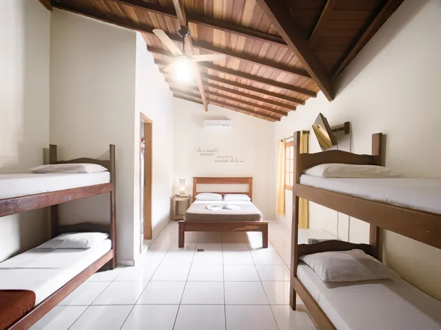 Standard, 1 Double and 2 Bunk Beds، Geko Hostel & Pousada Paraty 3/7