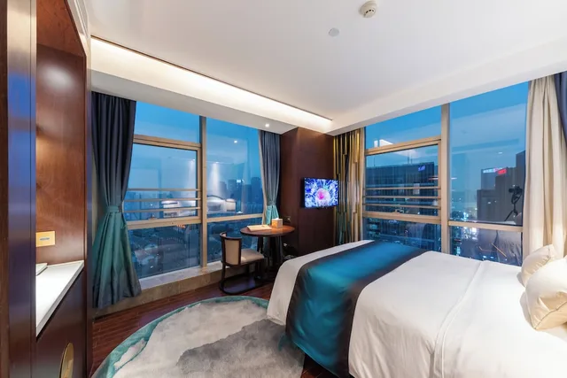 غرفة قياسية بسرير مزدوج بإطلالة على المدينة، New Century Hotel Binjiang Hangzhou 3/4