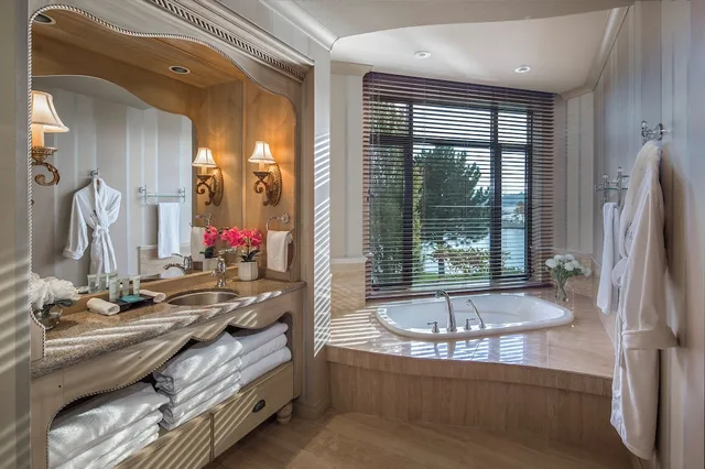2 Bedrooms, Premium, Suite, King and Queen Bed, Sofa, The Royal Kelowna 5/7