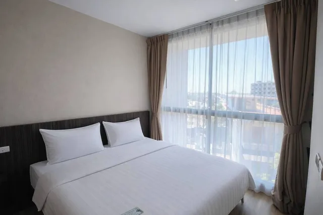 جناح ديلوكس بسرير كوين، Sugar Palm Residence 1/10