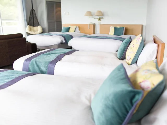 غرفة رباعية بثلاثة أسرّة مع أريكة، Hotel Caretta Amami 8/8