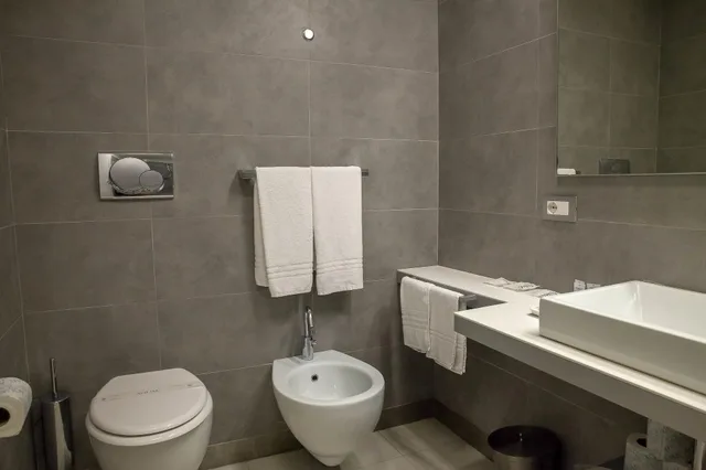 جناح، Lungotevere Suite 5/6