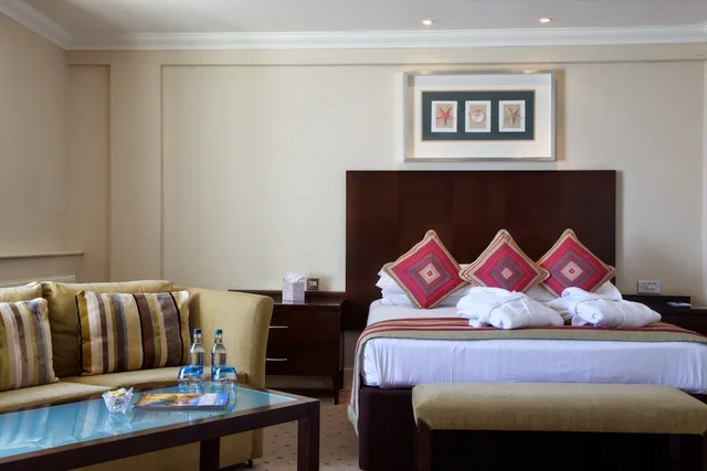 Feature, Superior, Double Bed, with View، Bournemouth East Cliff by Belvilla 4/10