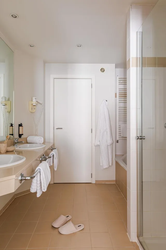 غرفة ثلاثية بسرير فردي، Hotel Aazaert 8/8