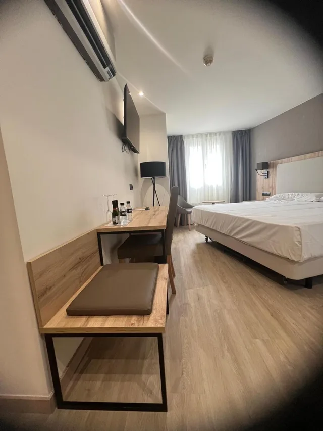 غرفة سوبيريور بسرير كينج وسرير كوين، Hotel ELE Acueducto 5/10