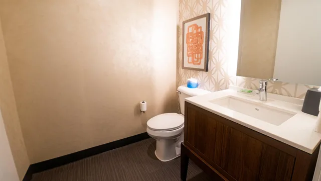 Deluxe, Suite, Holiday Inn And Suites Philadelphia W Drexel Hill 4/6