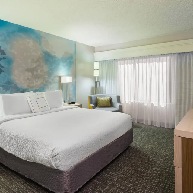 غرفة بسرير كوين بحوض استحمام لذوي الإعاقة، Courtyard by Marriott Wilmington / Wrightsville Beach 1/6