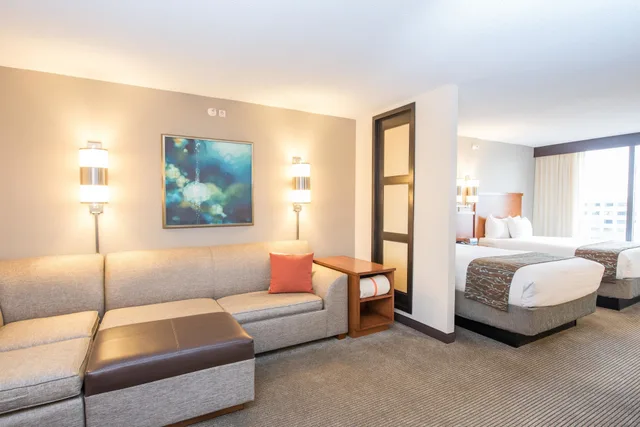 غرفة بسريرين مزدوجين مع أريكة في طابق مرتفع، Hyatt Place Minneapolis/Eden Prairie 3/4