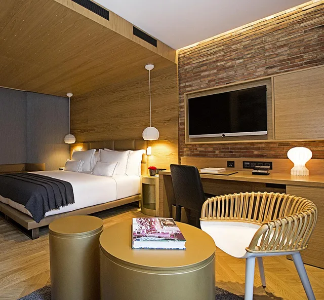 جناح جونيور، Monument Hotel 4/6