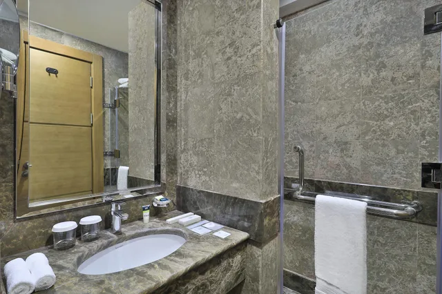 غرفة ديلوكس بسرير كينج للمدخنين، فور بوينتس باي شيراتون الفندقية(Four Points By Sheraton Makkah Al Naseem) 9/10