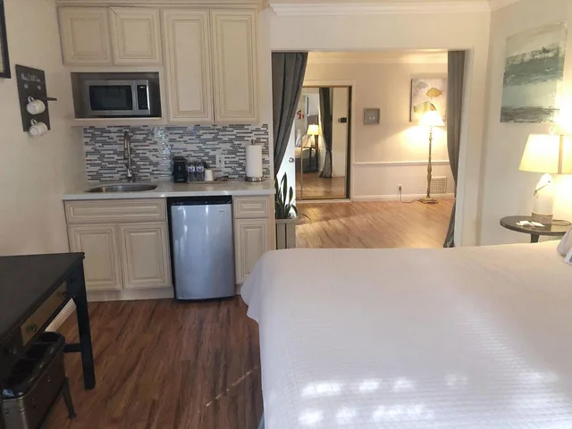 جناح جونيور بشرفة، Seaside Laguna Inn & Suites 2/2