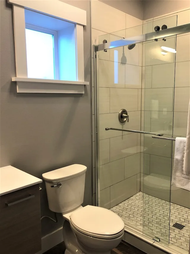 Deluxe, King Bed, Patio, Blue Elk Inn 3/3