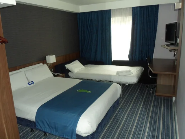 Standard, Double Bed, Sofa, Holiday Inn Express Windsor 2/10