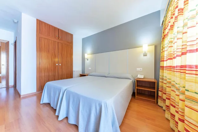 Essential, Single, Double Bed، Port Vista Oro 2/9