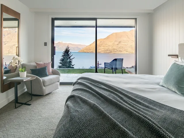 غرفة بسرير كينج بإطلالة على البحيرة، Kamana Lakehouse 2/6