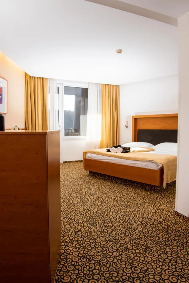 غرفة بسرير مزدوج بشرفة، Hotel Vitarium Terme Krka 5/6