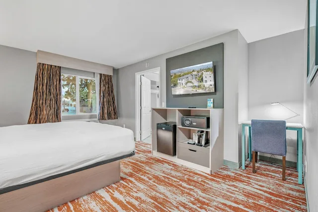 غرفة بسرير كينج لذوي الإعاقة، Avania Inn of Santa Barbara 1/5
