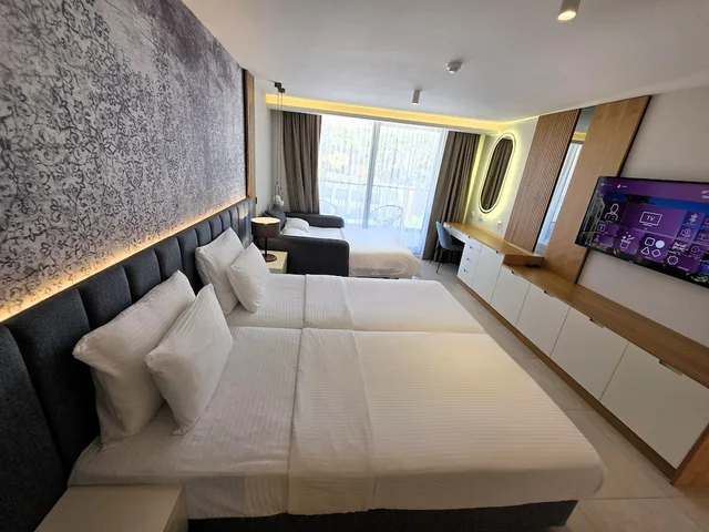 غرفة بريميوم بسريرين منفصلين بإطلالة على البحر، The New Mediteran Hotel Villa Edition 8/10