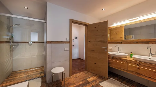 جناح سوبيريور بسرير كوين بغرفة نوم واحدة مع أريكة، Hotel Interski 4/5