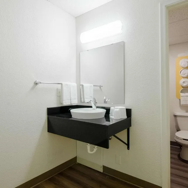 غرفة ثلاثية، Motel6 Big Springs, NE 7/8